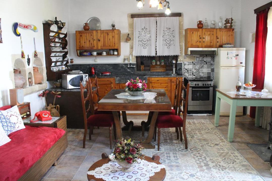 Traditional House Maria Azoyiras Екстер'єр фото