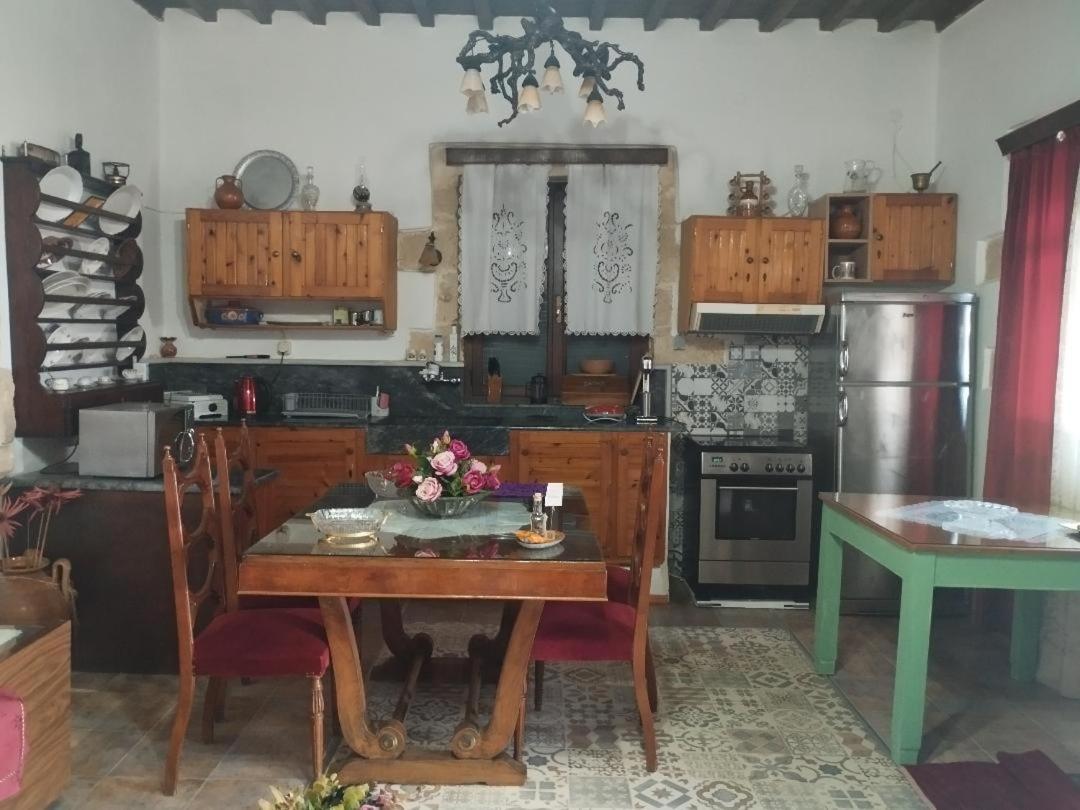 Traditional House Maria Azoyiras Екстер'єр фото